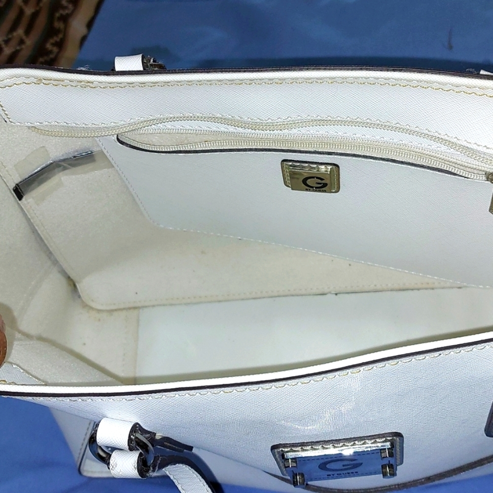 Guess Purse - Picture 4 of 5
